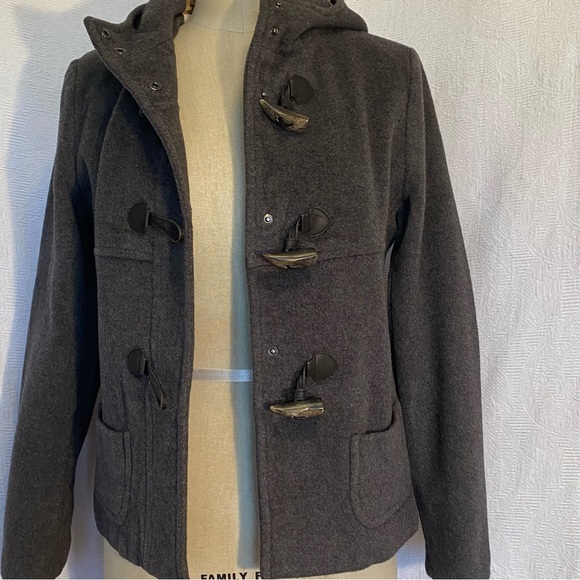 Burberry grey virgin wool hooded toggle jacket. - Picture 5 of 10